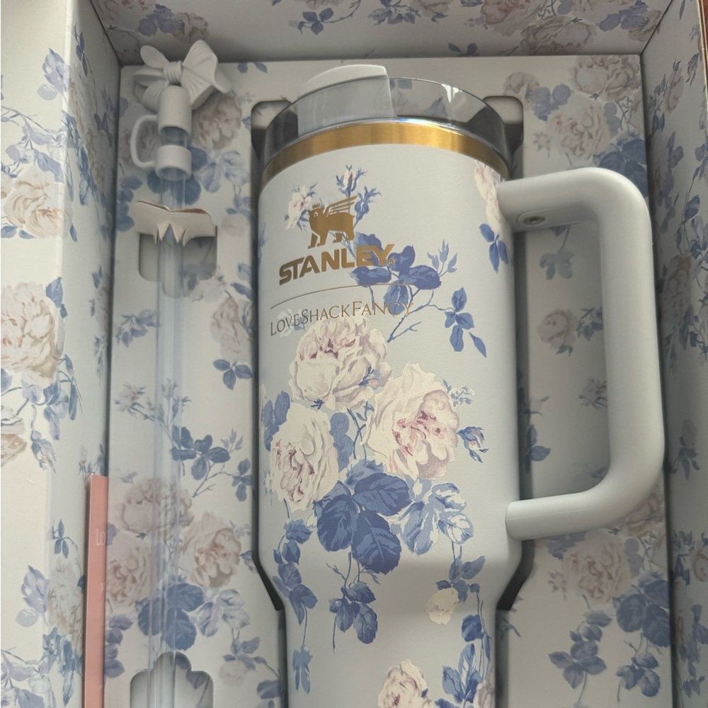 Stanley LoveShack Fancy Quencher 40oz BLUE Everblooming Rosettes *ships fast!*